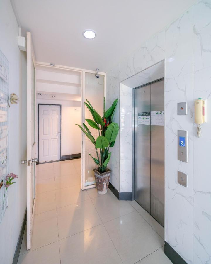 Baansabai Ramaiv Aparthotel Bangkok Exteriör bild