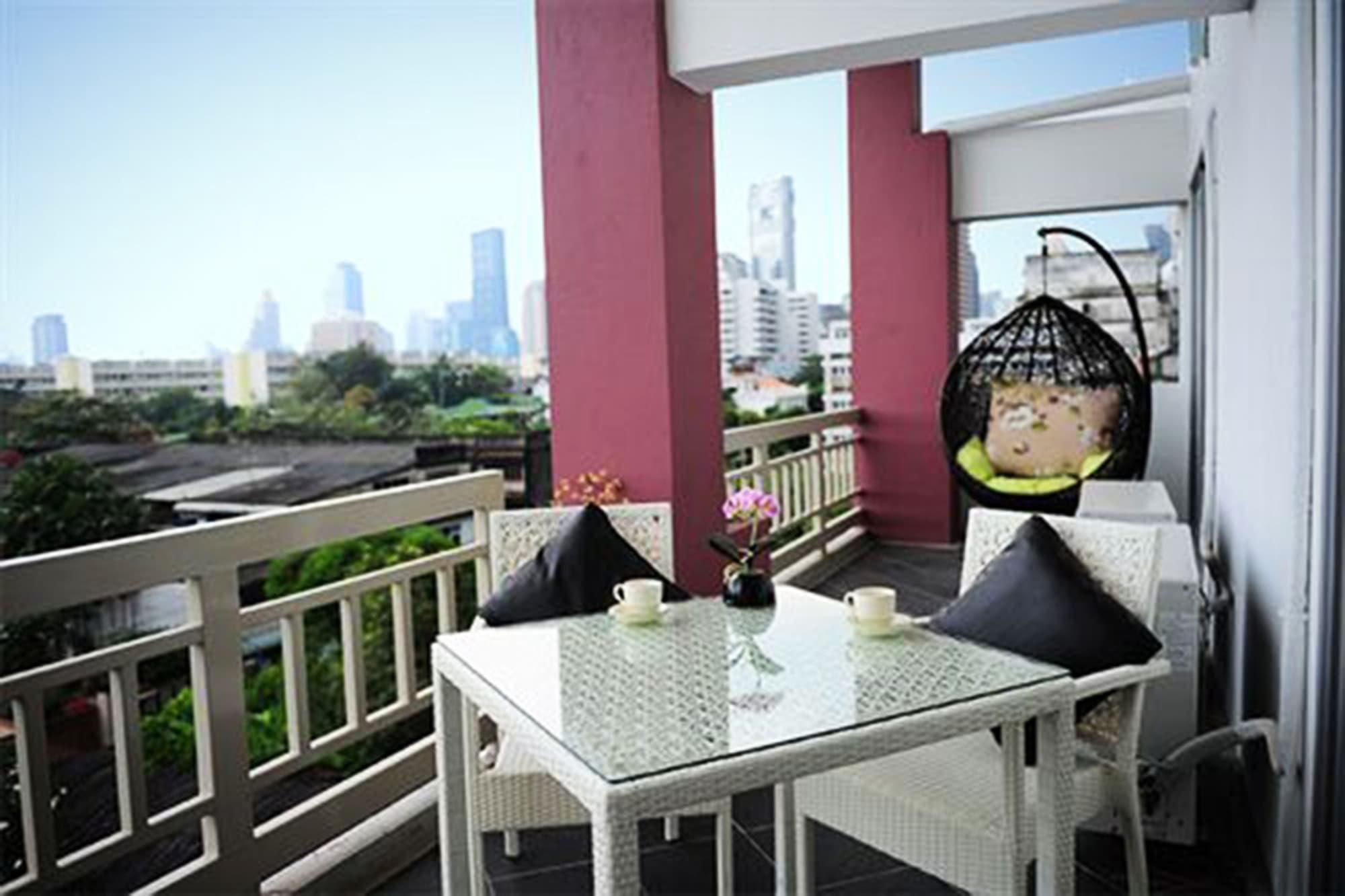 Baansabai Ramaiv Aparthotel Bangkok Exteriör bild