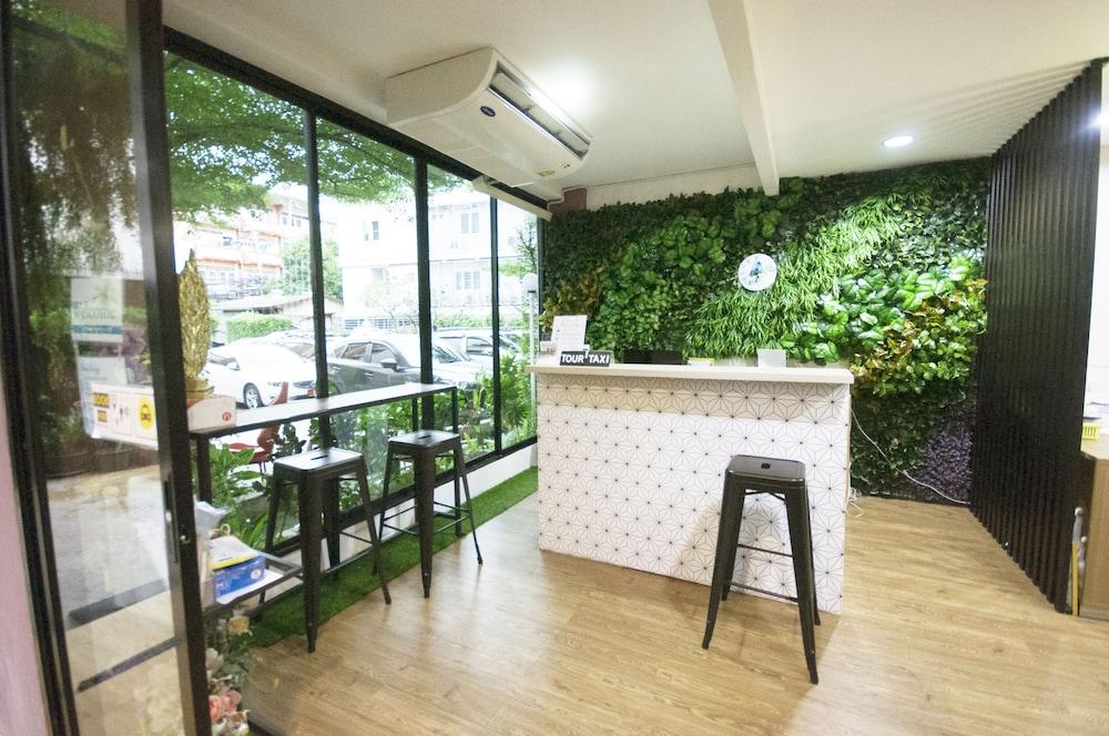 Baansabai Ramaiv Aparthotel Bangkok Exteriör bild