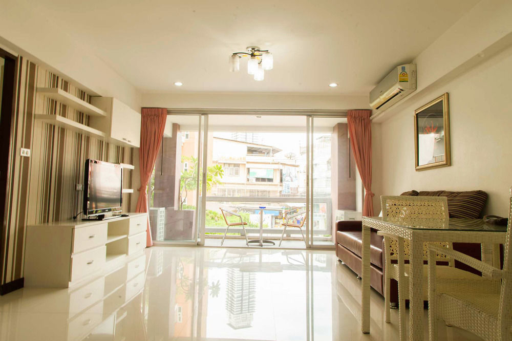 Baansabai Ramaiv Aparthotel Bangkok Exteriör bild